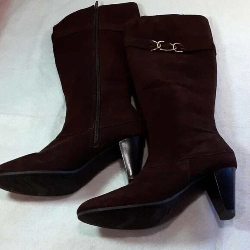 Predictions women's size 9 brown faux suade boots *